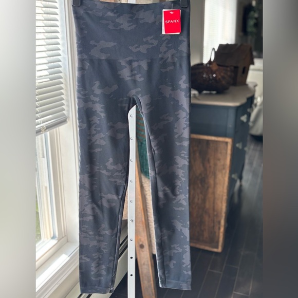 SPANX Look at Me Now Leggings - Picture 10 of 12